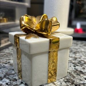 Elegant Mikasa Fine Porcelain gold and Cream jewelry Gift Box